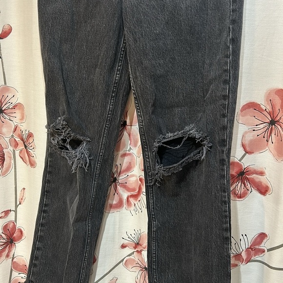 ABERCROMBIE & FITCH • 90’s Straight Ultra High Rise • Size 26 / 6 - Picture 2 of 7
